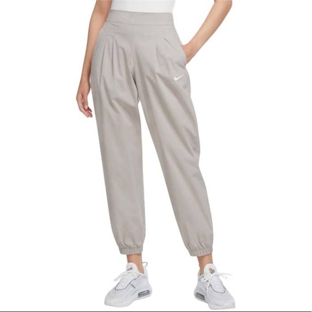 Nike Women’s Sportswear Icon Clash Jogger Pants